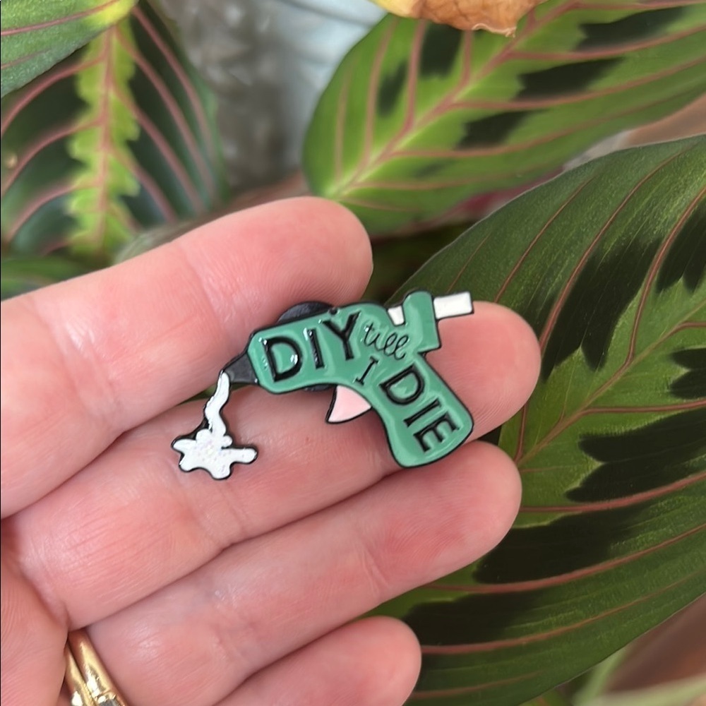Brand New Green 'DIY Till I Die' glue gun Enamel Pin